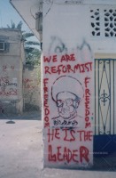 طبعات للشهداء والرموز على الجدران خلال الانتفاضة الدستورية في البحرين 1994-1999