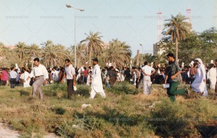 تشييع الشهيد حسين العشيري في قرية الدير، أحد شهداء الانتفاضة الدستورية في البحرين 1994-1999