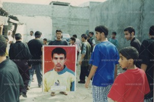 تشييع الشهيد حسين العشيري في قرية الدير، أحد شهداء الانتفاضة الدستورية في البحرين 1994-1999
