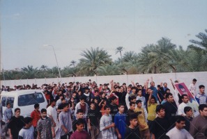 تشييع الشهيد حسين العشيري في قرية الدير، أحد شهداء الانتفاضة الدستورية في البحرين 1994-1999