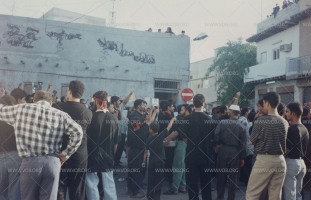 تشييع الشهيد حسين العشيري في قرية الدير، أحد شهداء الانتفاضة الدستورية في البحرين 1994-1999