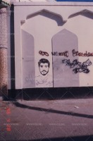 كتابات على الجدران، وهي أحد أساليب الاحتجاج ونشر الوعي  خلال الانتفاضة الدستورية في البحرين 1994-1999