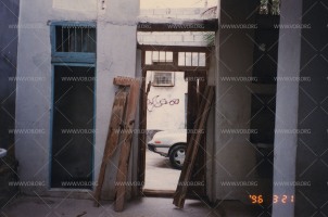مداهمات وتخريب بيوت المواطنين لإعتقال وترهيب الشباب خلال الانتفاضة الدستورية في البحرين 1994-1999